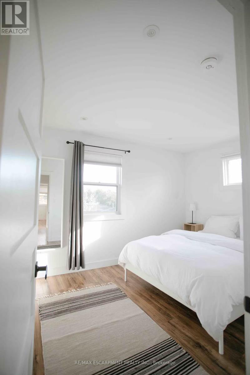 2 - 426 Wilson Street E, Hamilton, ON - Indoor Photo Showing Bedroom