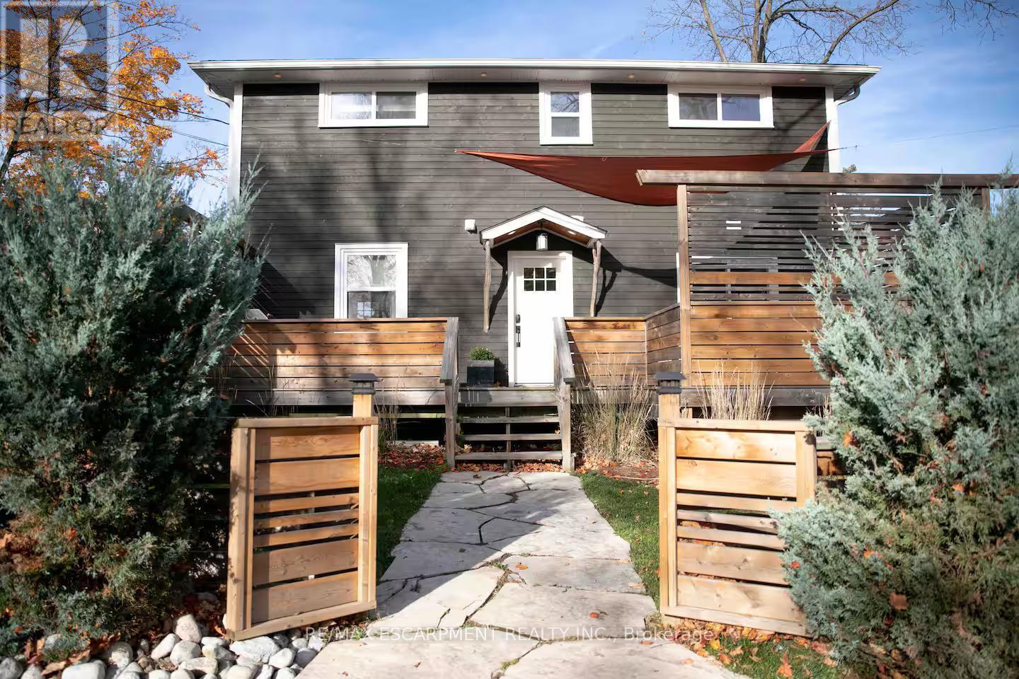 2 - 426 Wilson Street E, Hamilton, ON - Outdoor