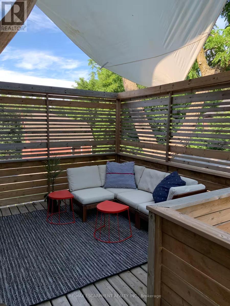 2 - 426 Wilson Street E, Hamilton, ON - Outdoor