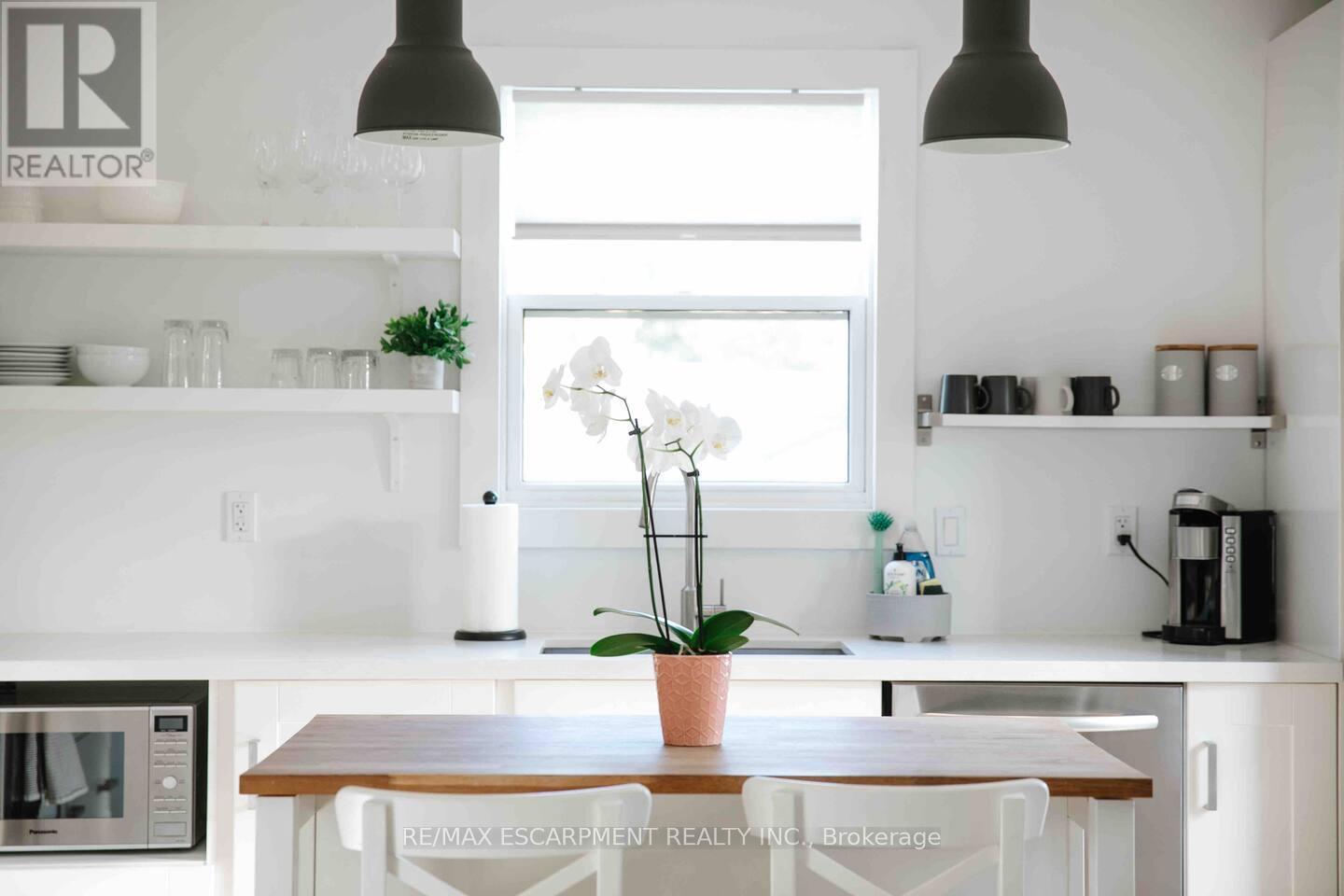 2 - 426 Wilson Street E, Hamilton, ON - Indoor Photo Showing Other Room