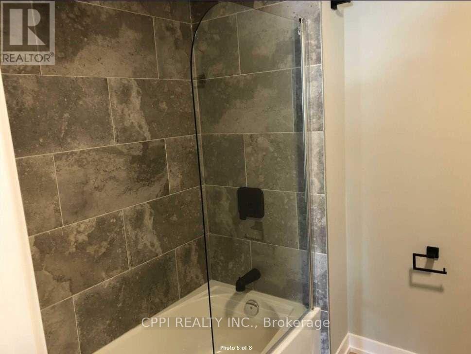 218 - 70 King Street E, Oshawa, ON - Indoor Photo Showing Bathroom