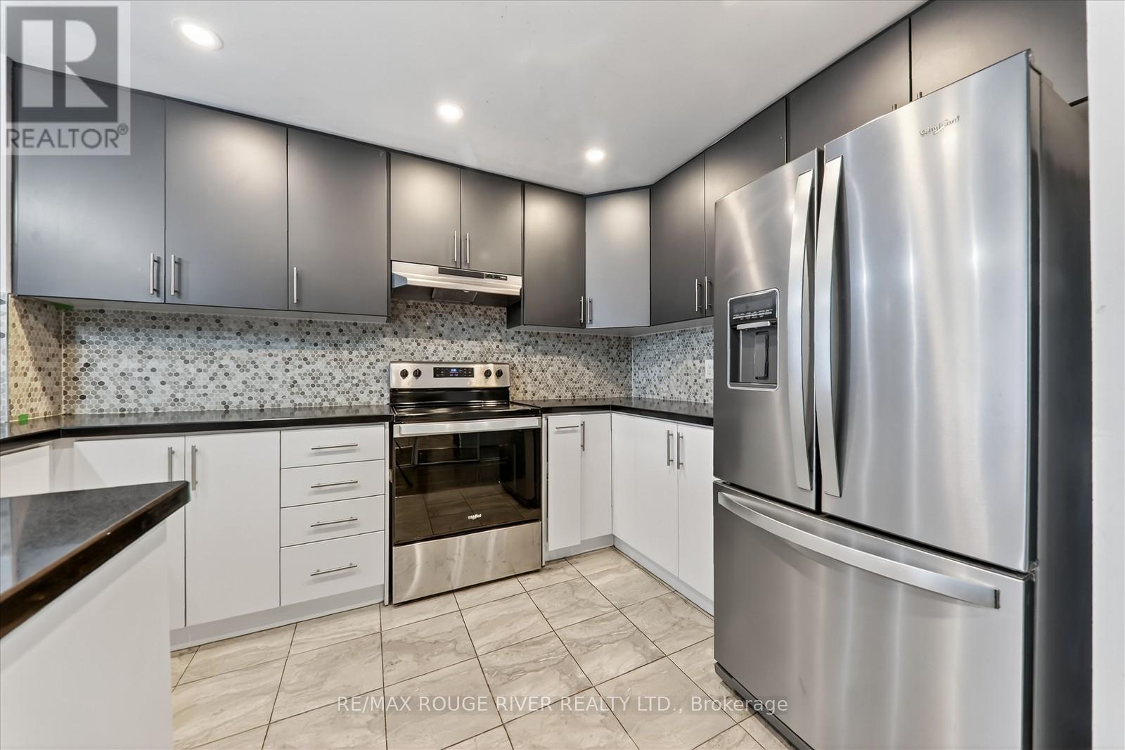 309 - 8 Silver Bell Grove, Toronto, ON - Indoor Photo Showing Kitchen With Stainless Steel Kitchen With Upgraded Kitchen