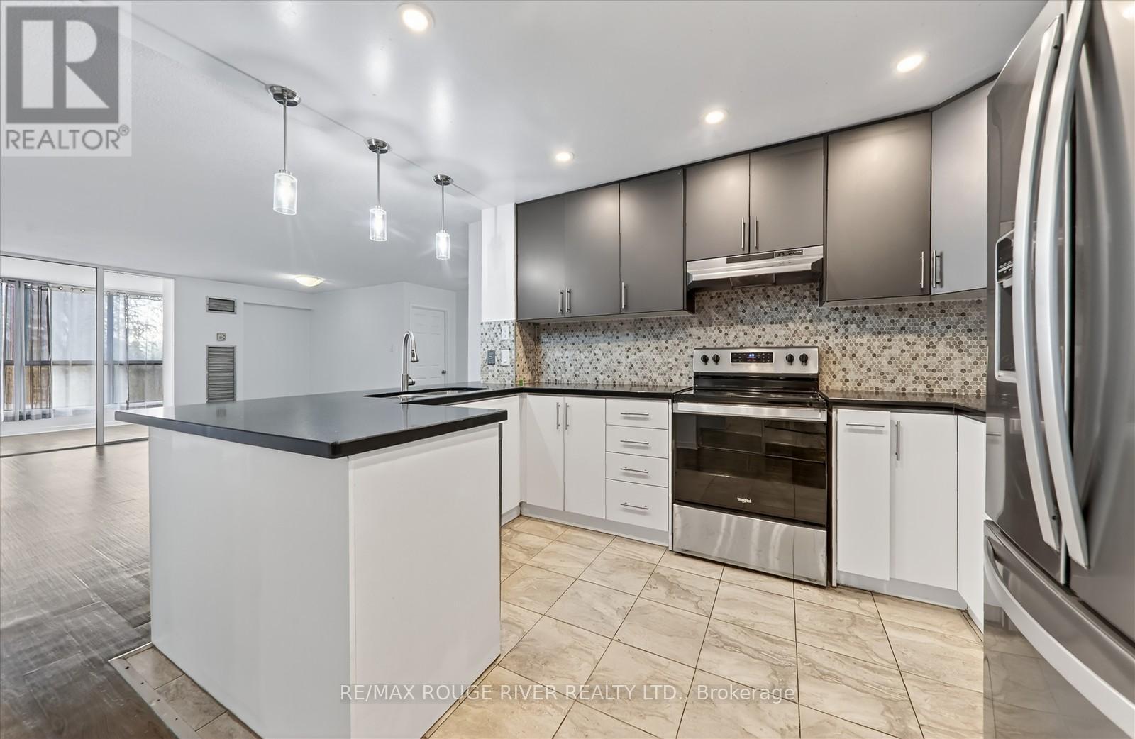 309 - 8 Silver Bell Grove, Toronto, ON - Indoor Photo Showing Kitchen With Upgraded Kitchen