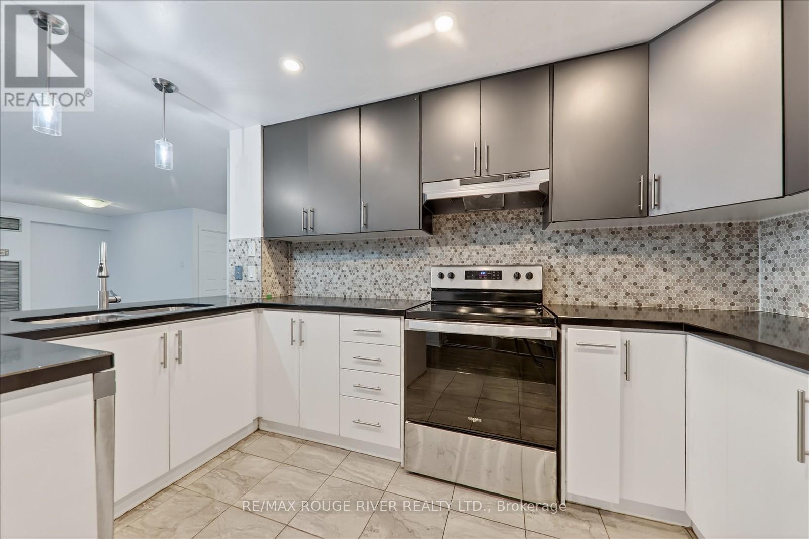309 - 8 Silver Bell Grove, Toronto, ON - Indoor Photo Showing Kitchen With Upgraded Kitchen