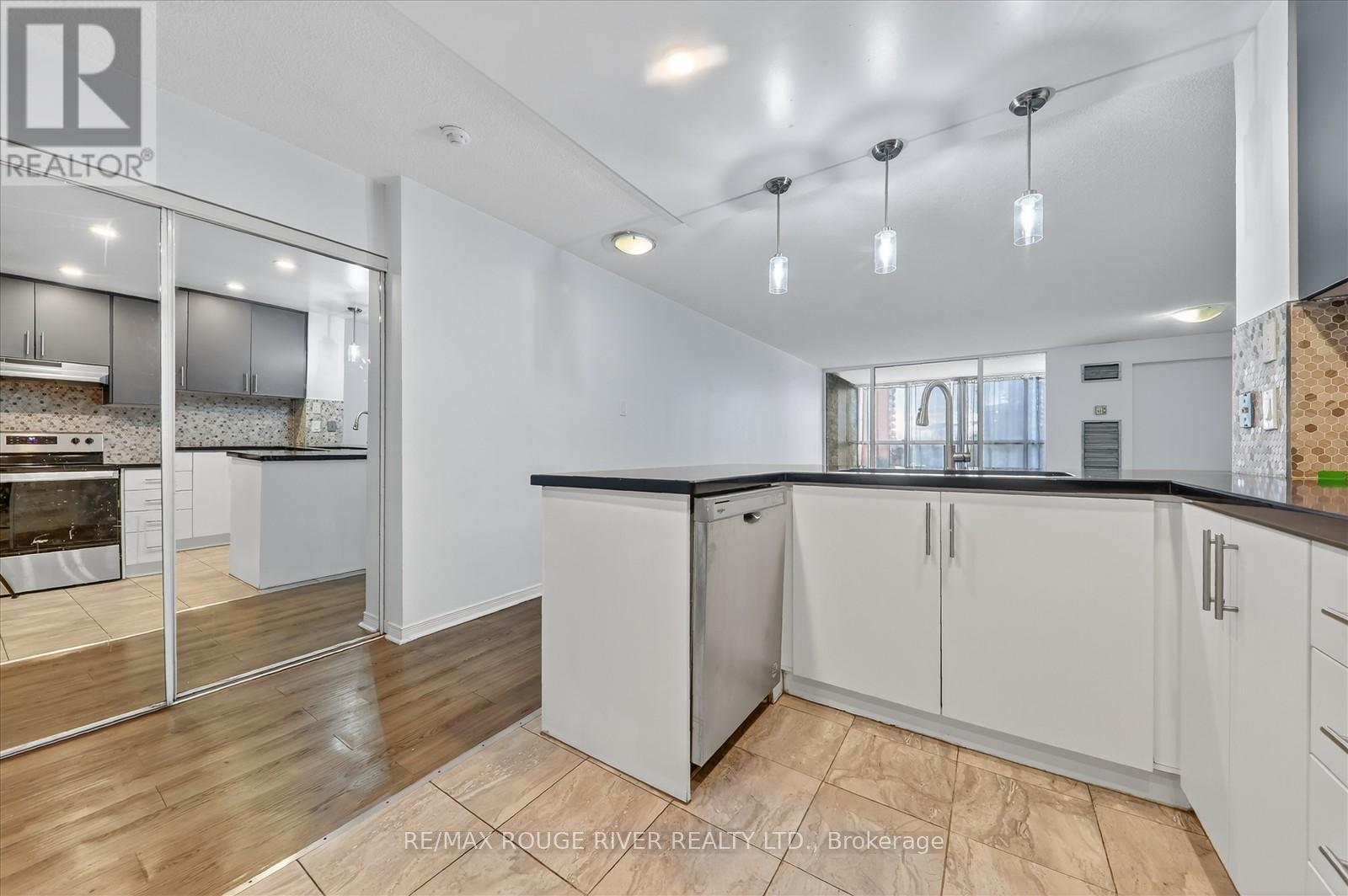 309 - 8 Silver Bell Grove, Toronto, ON - Indoor Photo Showing Kitchen With Upgraded Kitchen