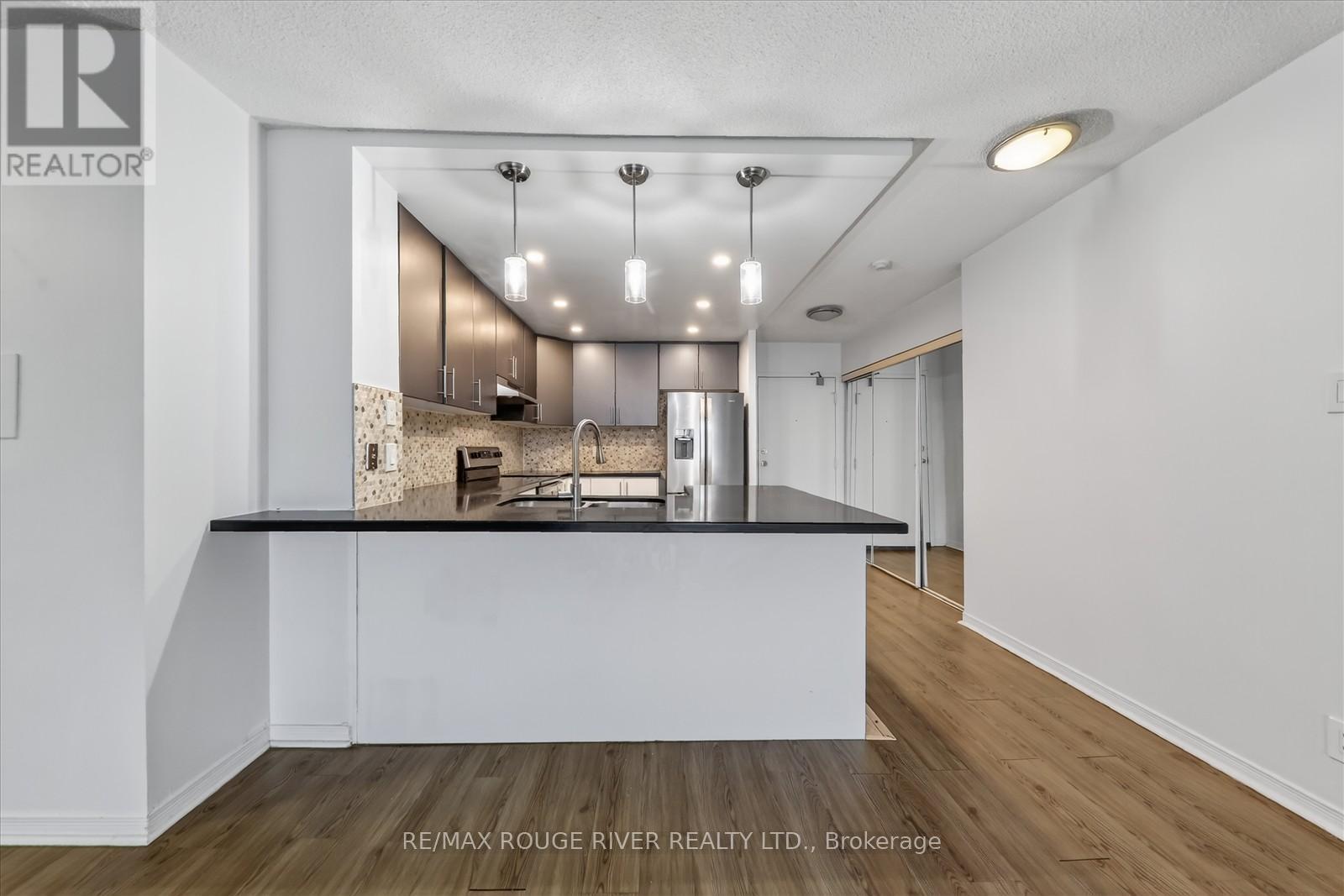 309 - 8 Silver Bell Grove, Toronto, ON - Indoor Photo Showing Kitchen With Upgraded Kitchen