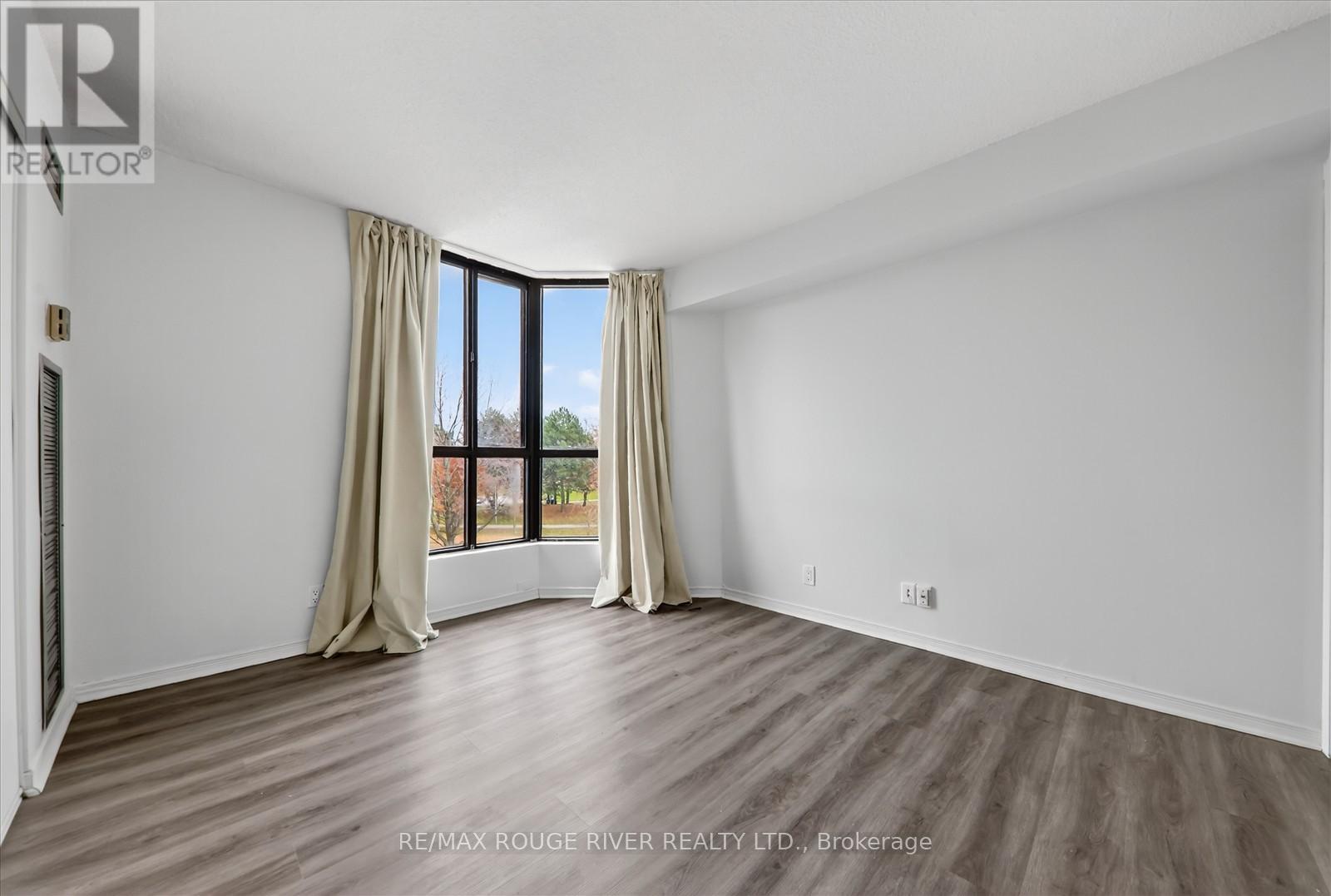 309 - 8 Silver Bell Grove, Toronto, ON - Indoor Photo Showing Other Room