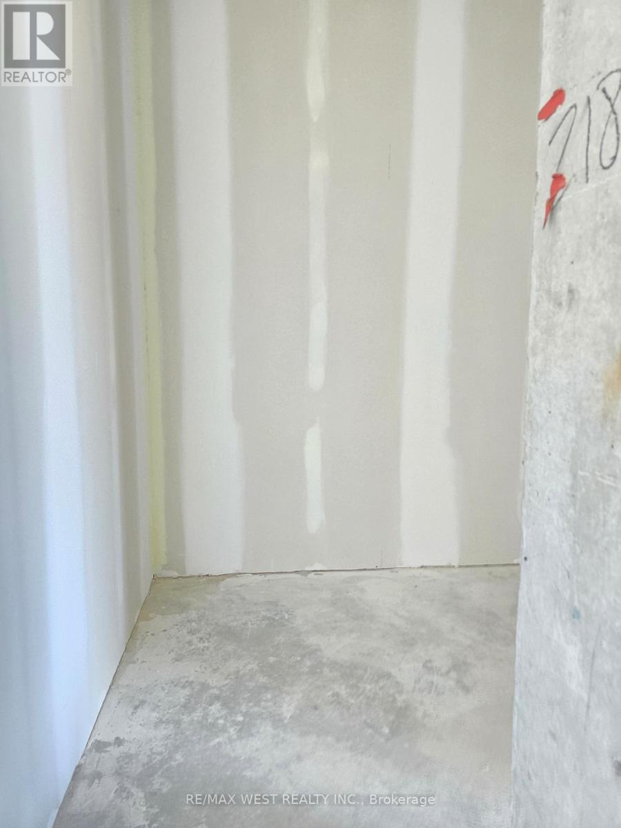 423 - 600 Dixon Road, Toronto, ON