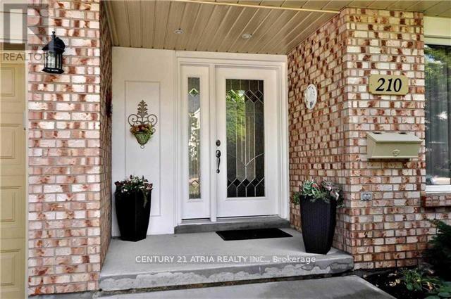 210 Centre Street W, Richmond Hill, ON - Outdoor