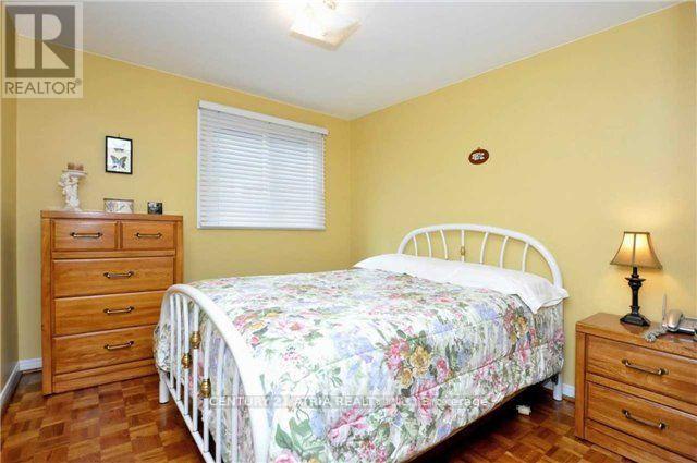 210 Centre Street W, Richmond Hill, ON - Indoor Photo Showing Bedroom