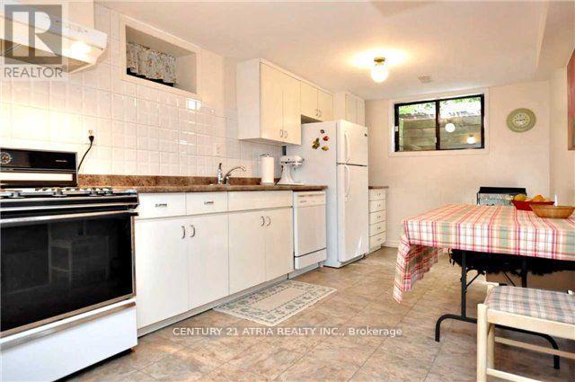 210 Centre Street W, Richmond Hill, ON - Indoor Photo Showing Kitchen