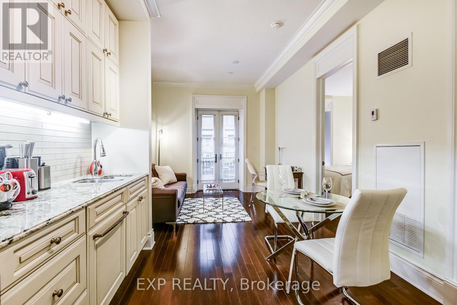 527 - 22 Leader Lane, Toronto, ON - Indoor Photo Showing Dining Room