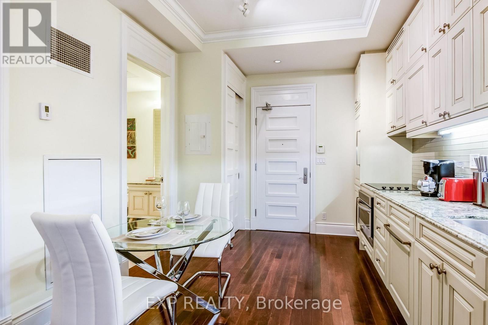 527 - 22 Leader Lane, Toronto, ON - Indoor Photo Showing Other Room