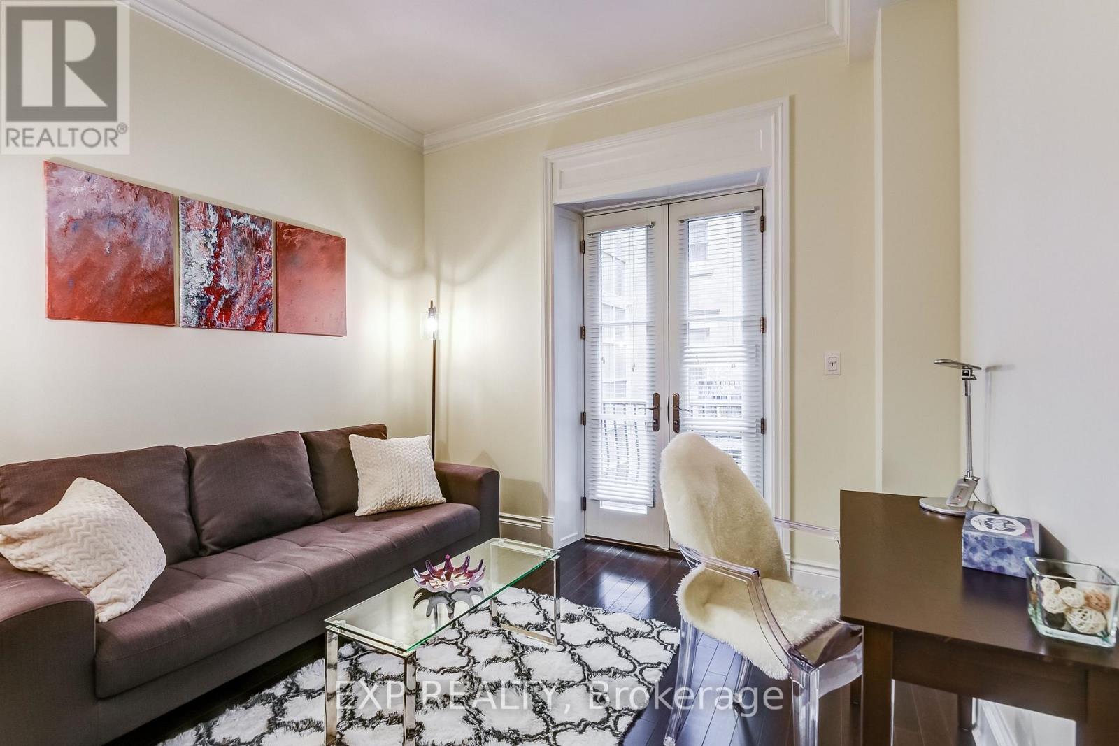 527 - 22 Leader Lane, Toronto, ON - Indoor Photo Showing Living Room