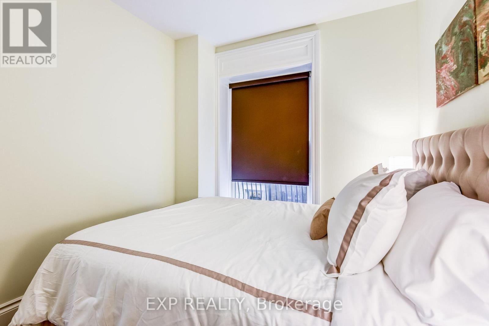 527 - 22 Leader Lane, Toronto, ON - Indoor Photo Showing Bedroom