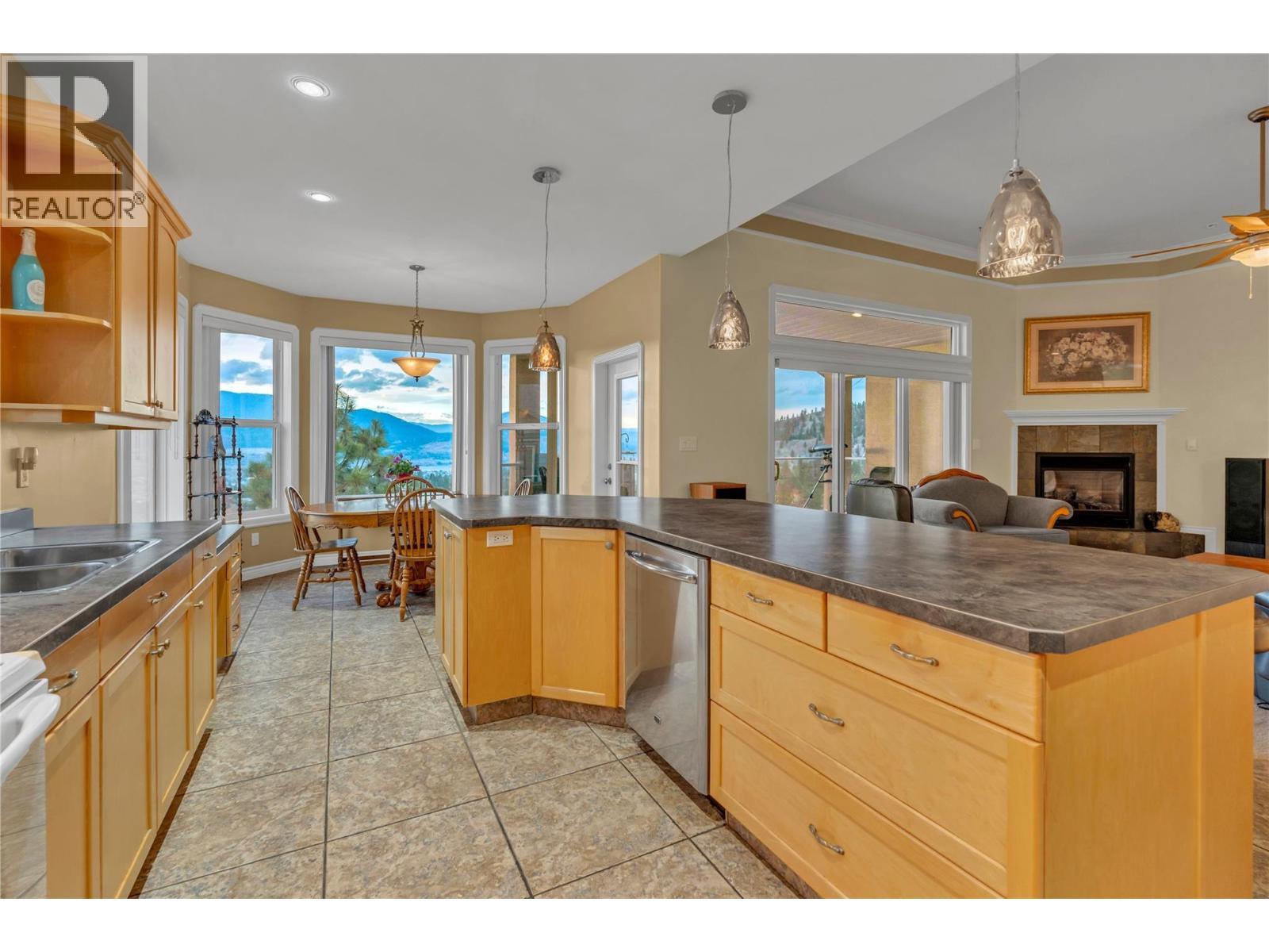 1563 Holden Road, Penticton, BC - Indoor Photo Showing Kitchen With Double Sink