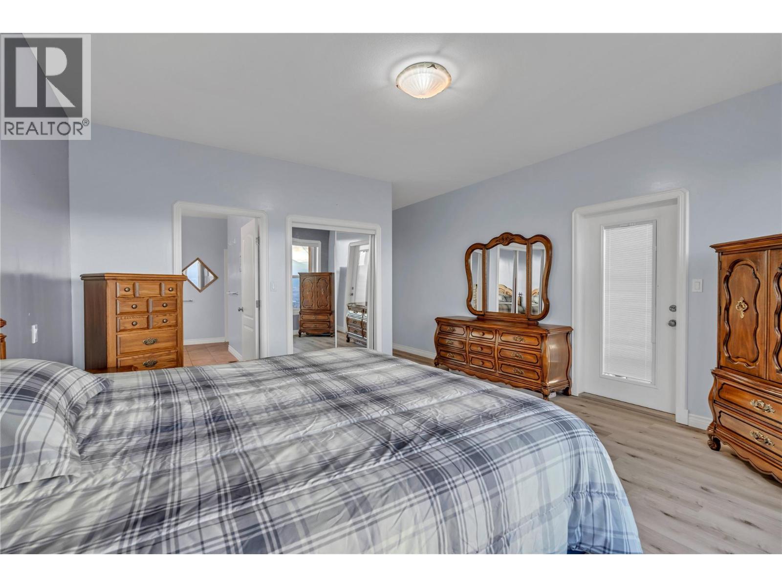 1563 Holden Road, Penticton, BC - Indoor Photo Showing Bedroom