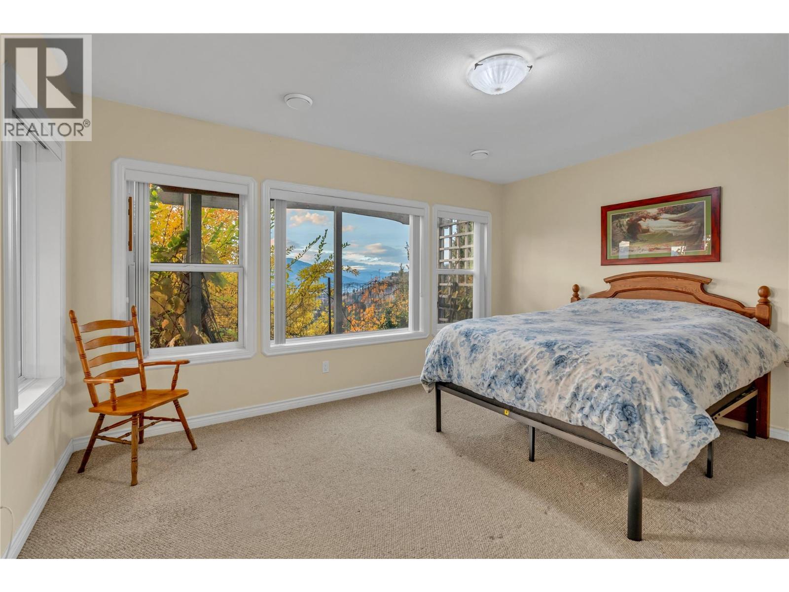 1563 Holden Road, Penticton, BC - Indoor Photo Showing Bedroom