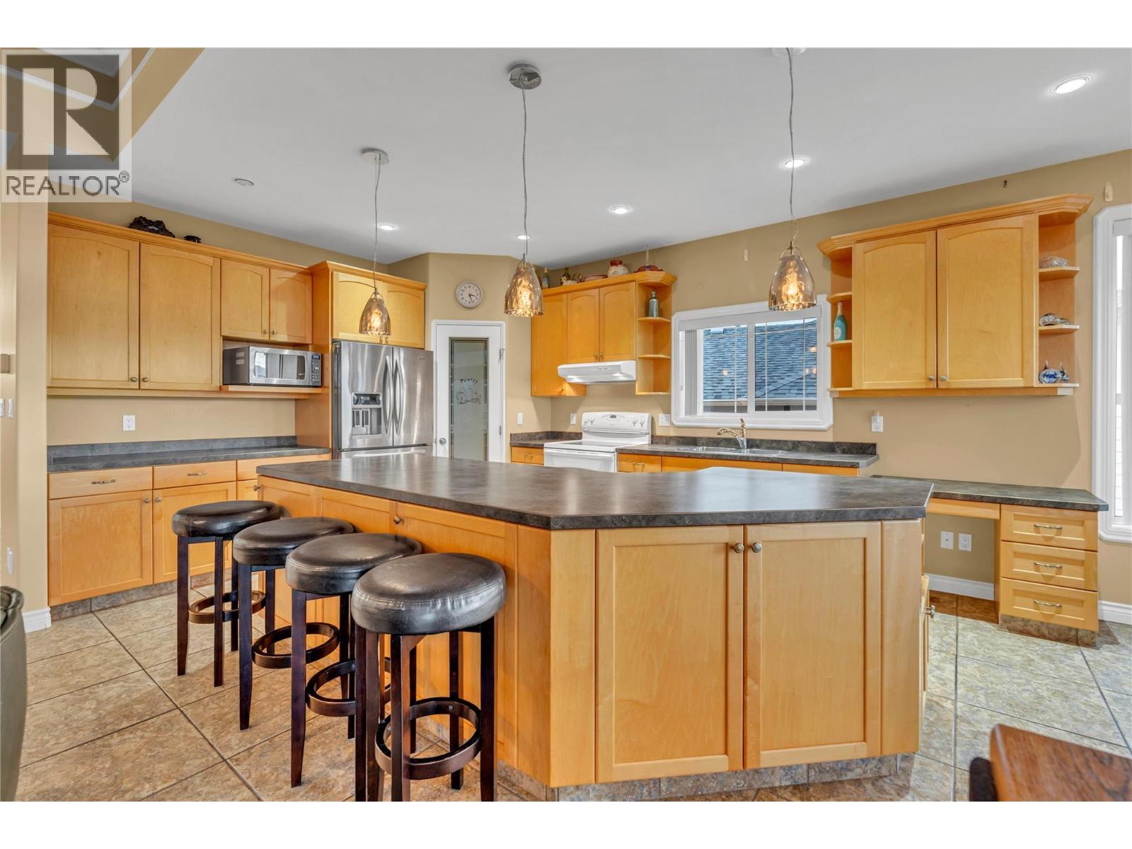 1563 Holden Road, Penticton, BC - Indoor Photo Showing Kitchen