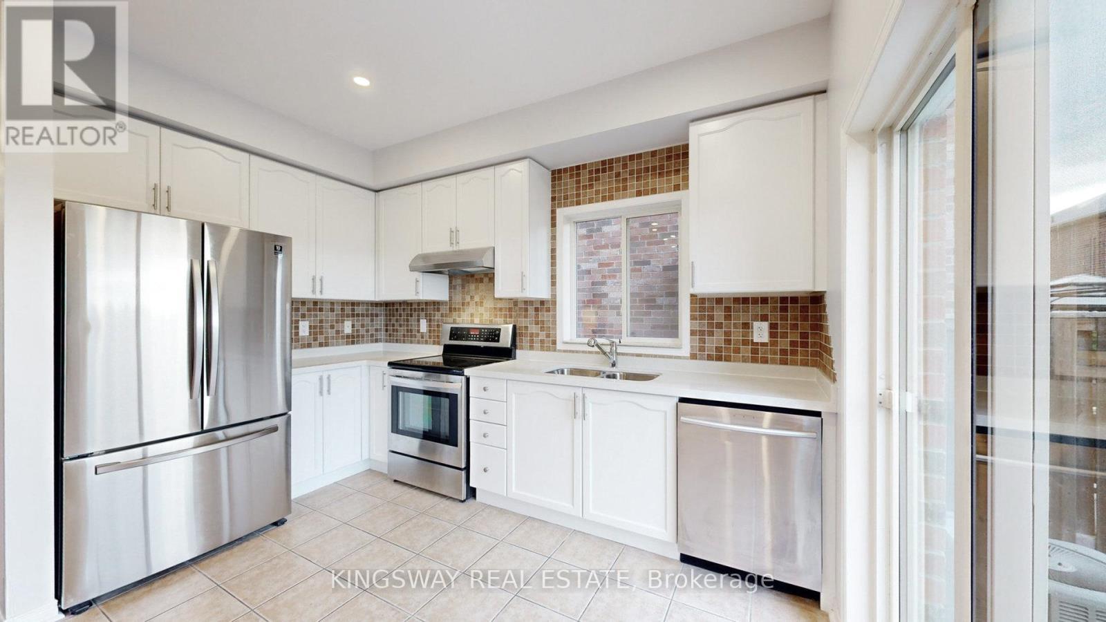 84 Abbotsbury Drive, Brampton, ON - Indoor Photo Showing Kitchen With Stainless Steel Kitchen With Double Sink