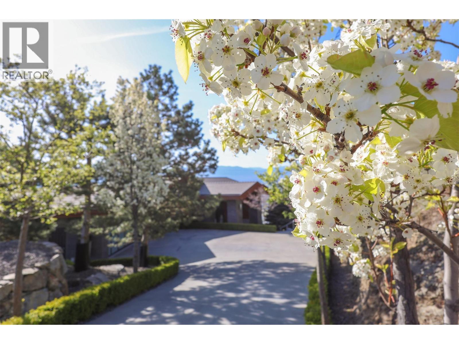 733 Forestridge Lane, Kelowna, BC - Outdoor