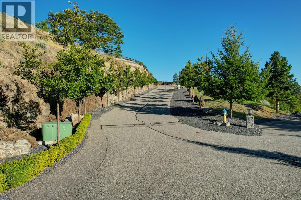 733 Forestridge Lane, Kelowna, BC - Outdoor