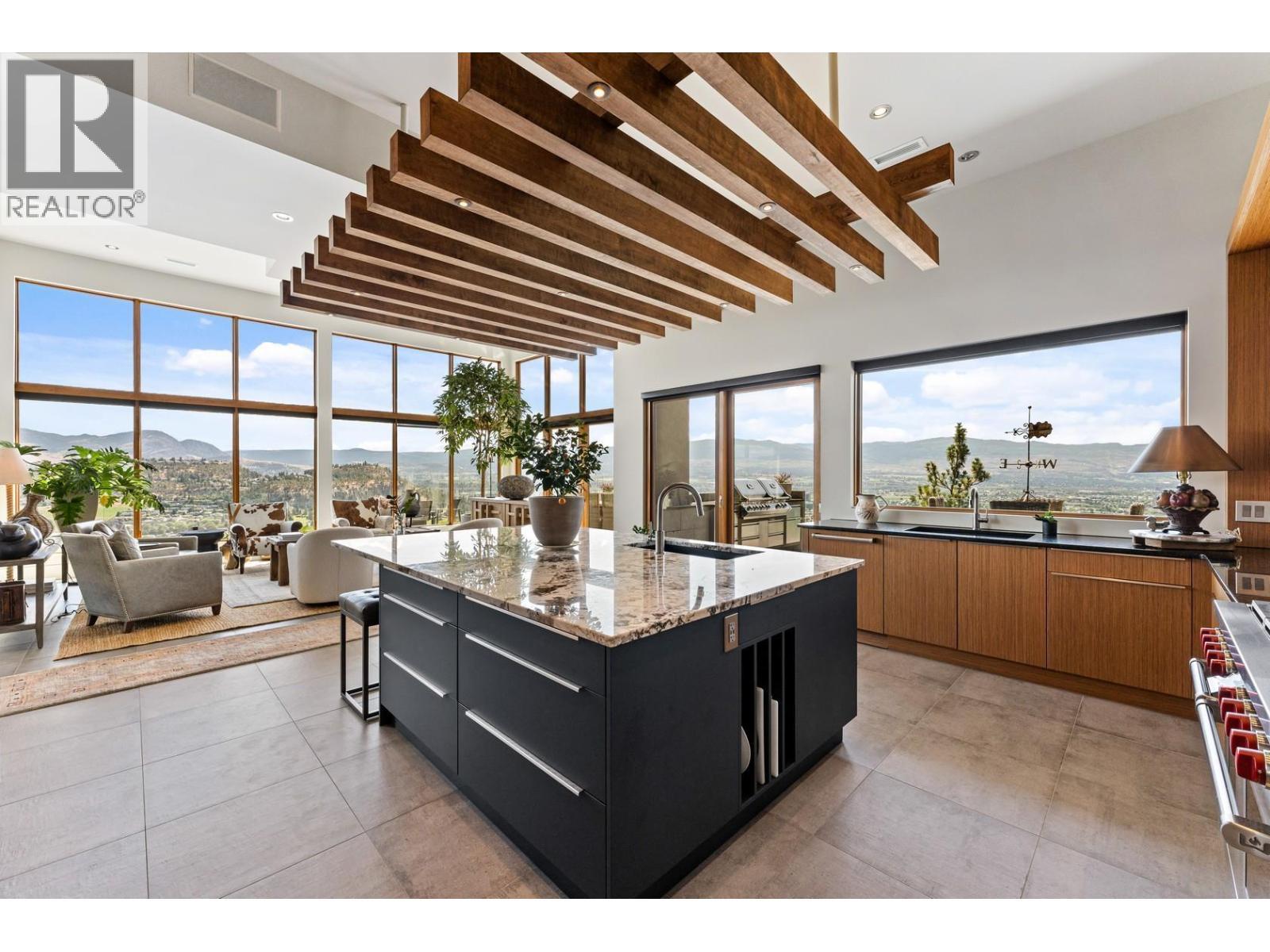 733 Forestridge Lane, Kelowna, BC - Indoor Photo Showing Kitchen