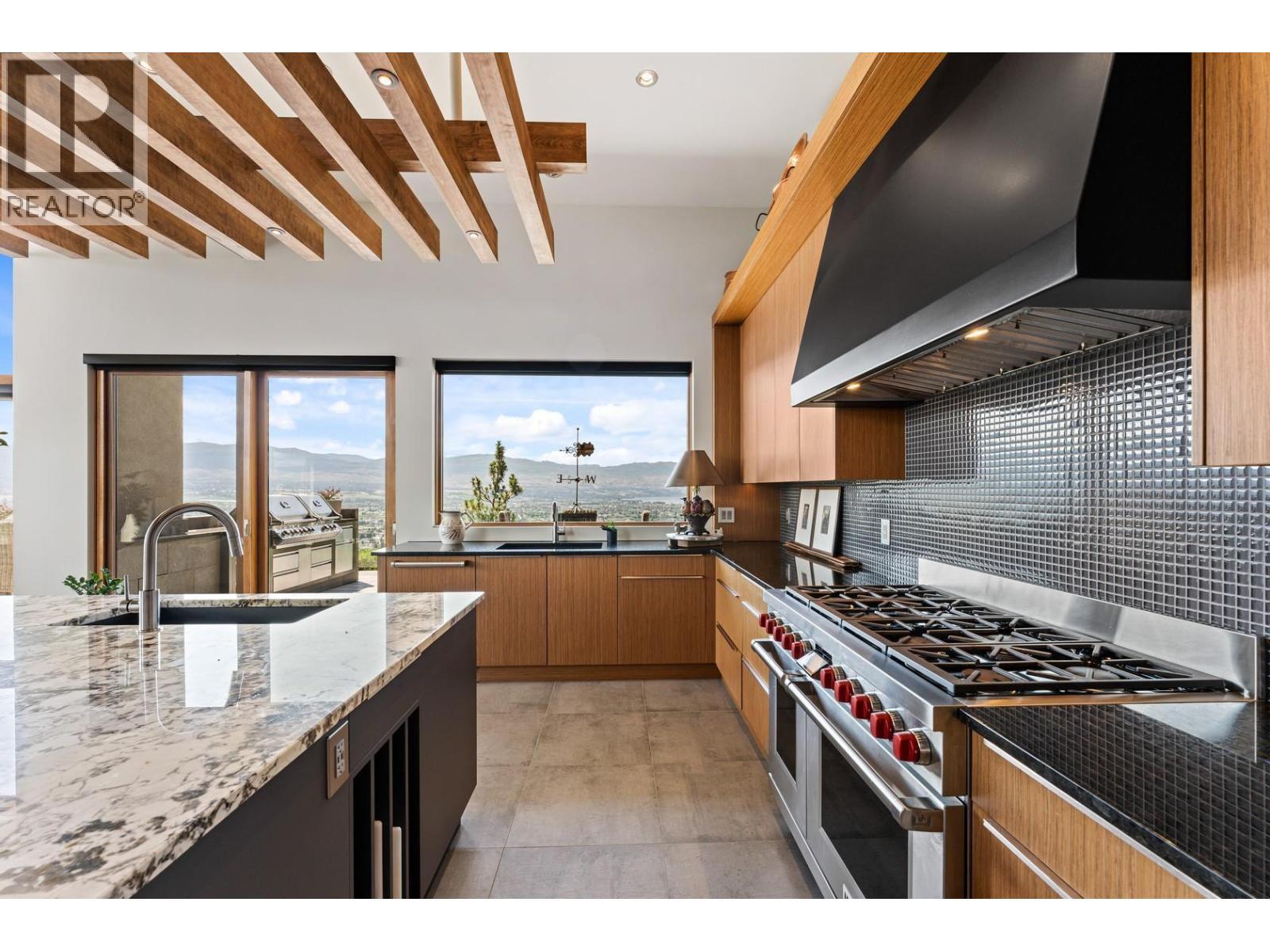 733 Forestridge Lane, Kelowna, BC - Indoor Photo Showing Kitchen With Upgraded Kitchen