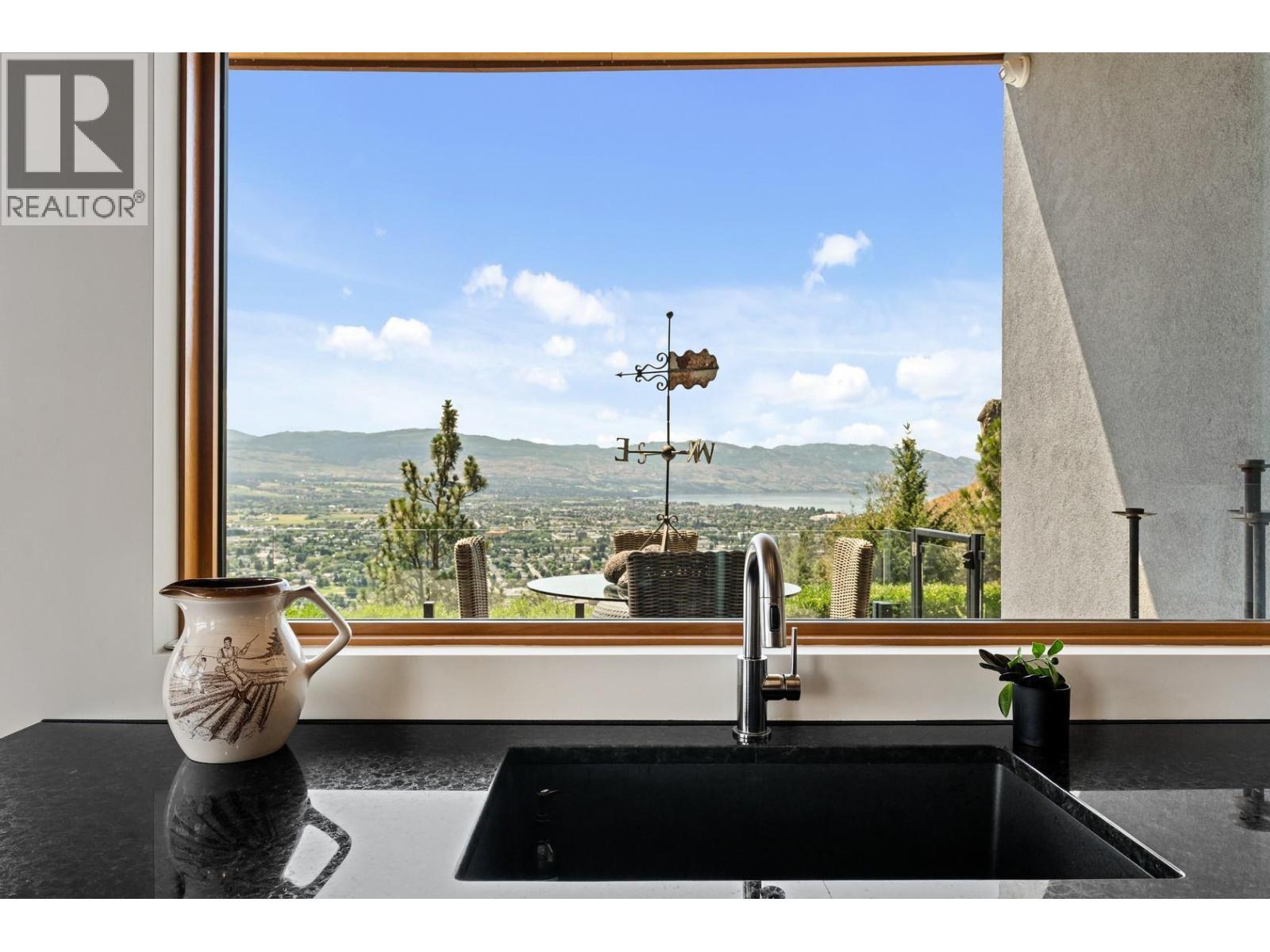 733 Forestridge Lane, Kelowna, BC - Outdoor