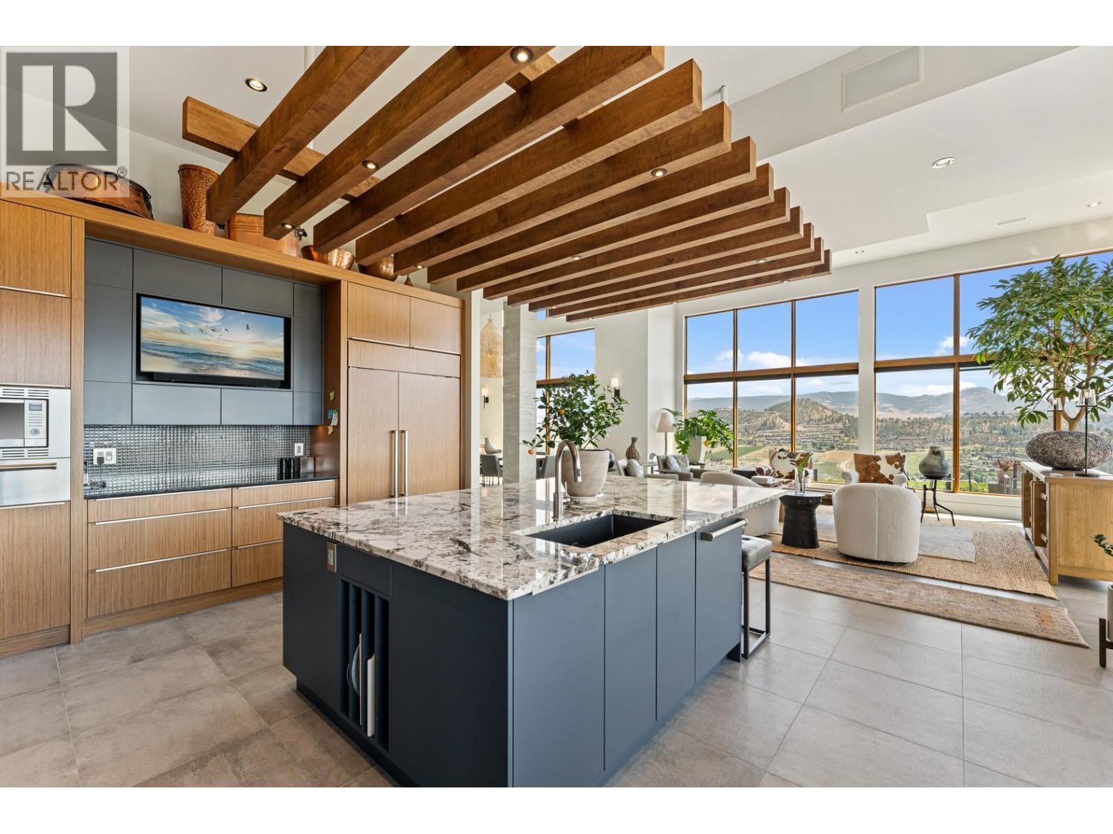 733 Forestridge Lane, Kelowna, BC - Indoor Photo Showing Kitchen With Upgraded Kitchen