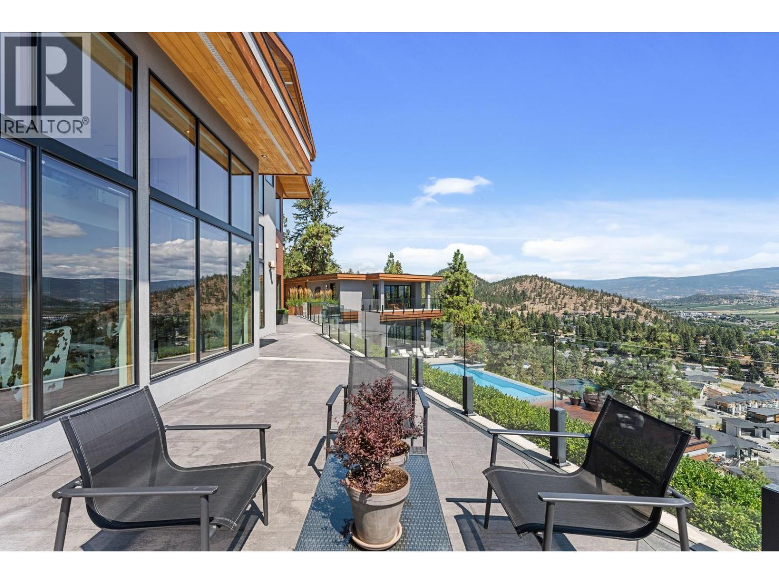 733 Forestridge Lane, Kelowna, BC - Outdoor With Exterior