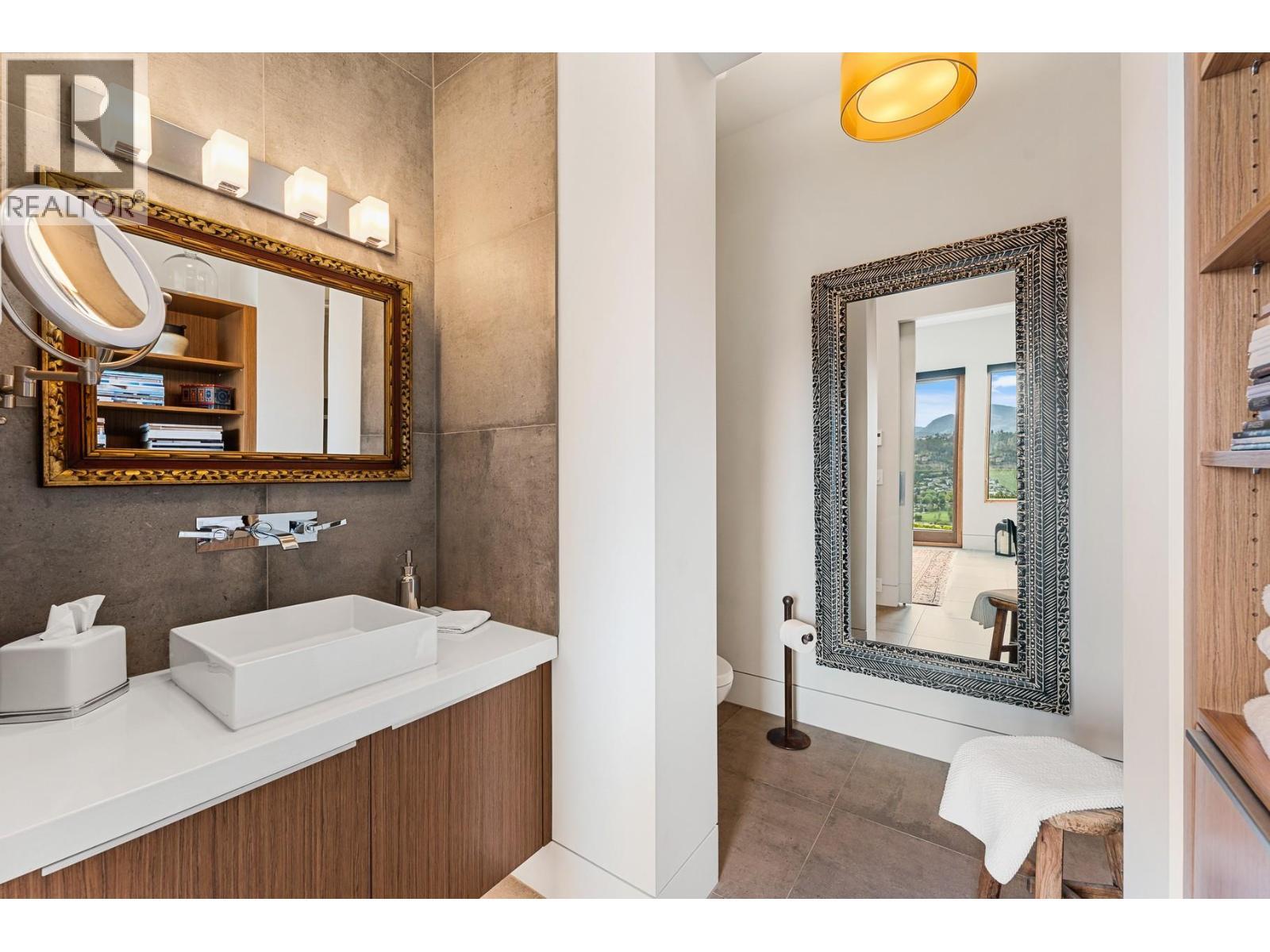 733 Forestridge Lane, Kelowna, BC - Indoor Photo Showing Bathroom