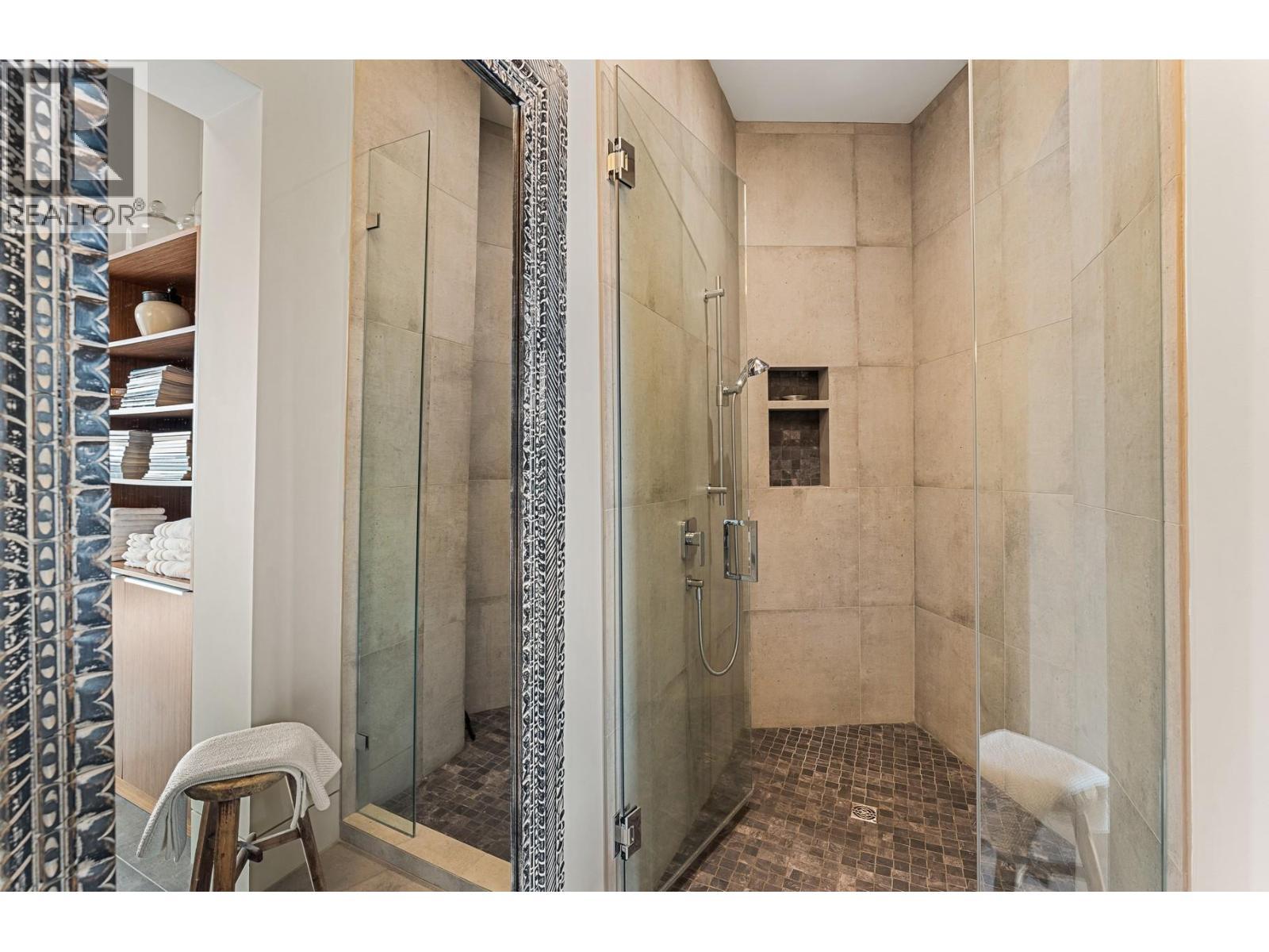 733 Forestridge Lane, Kelowna, BC - Indoor Photo Showing Bathroom