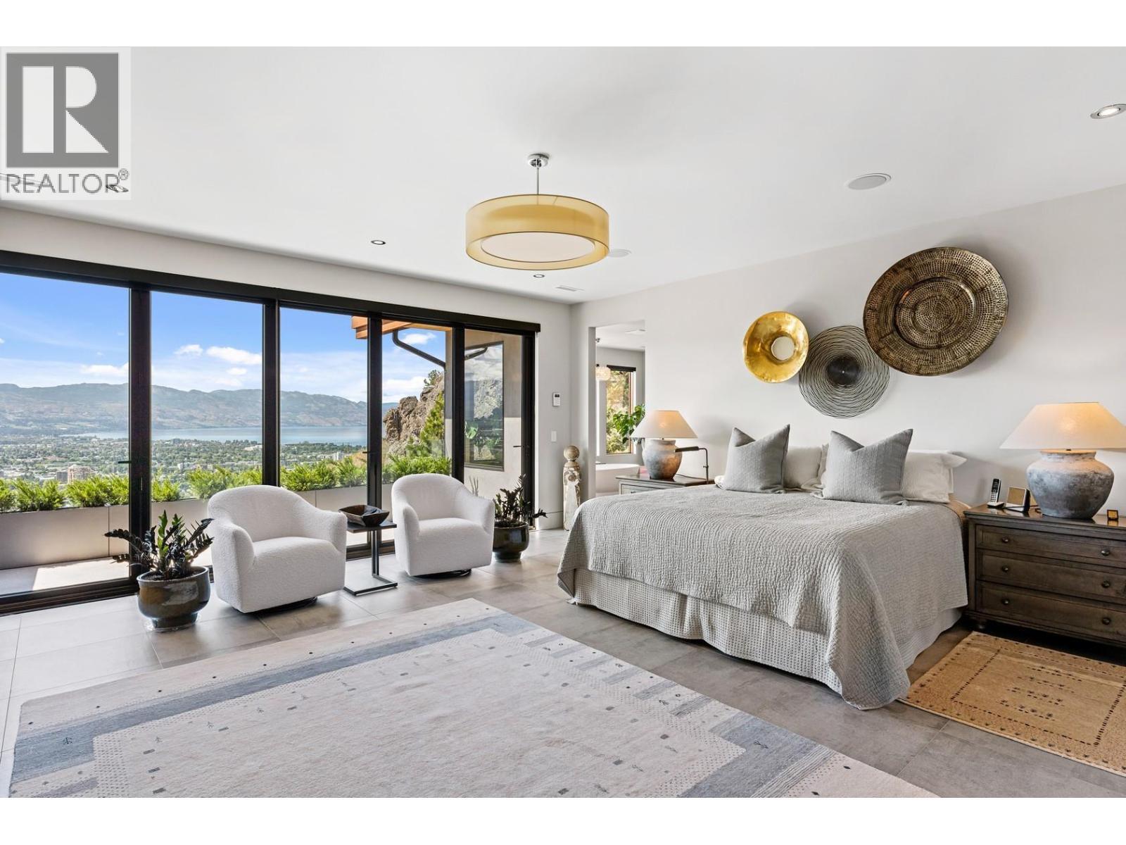 733 Forestridge Lane, Kelowna, BC - Indoor Photo Showing Bedroom