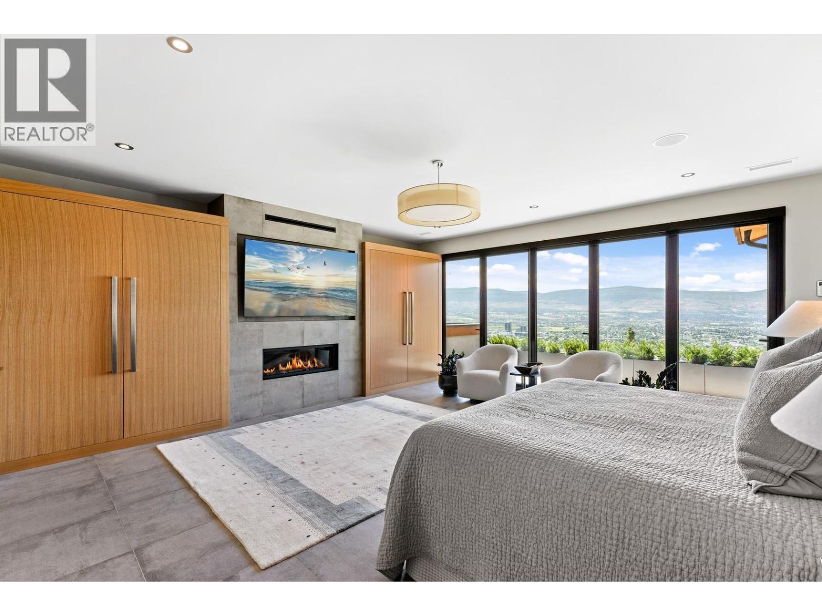 733 Forestridge Lane, Kelowna, BC - Indoor Photo Showing Bedroom