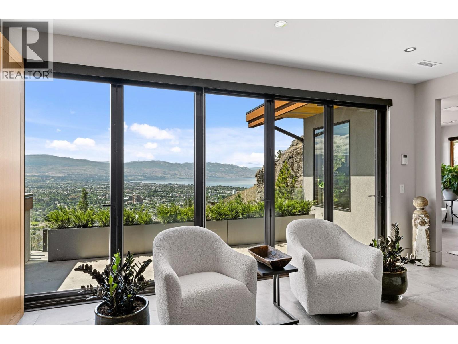 733 Forestridge Lane, Kelowna, BC - Indoor