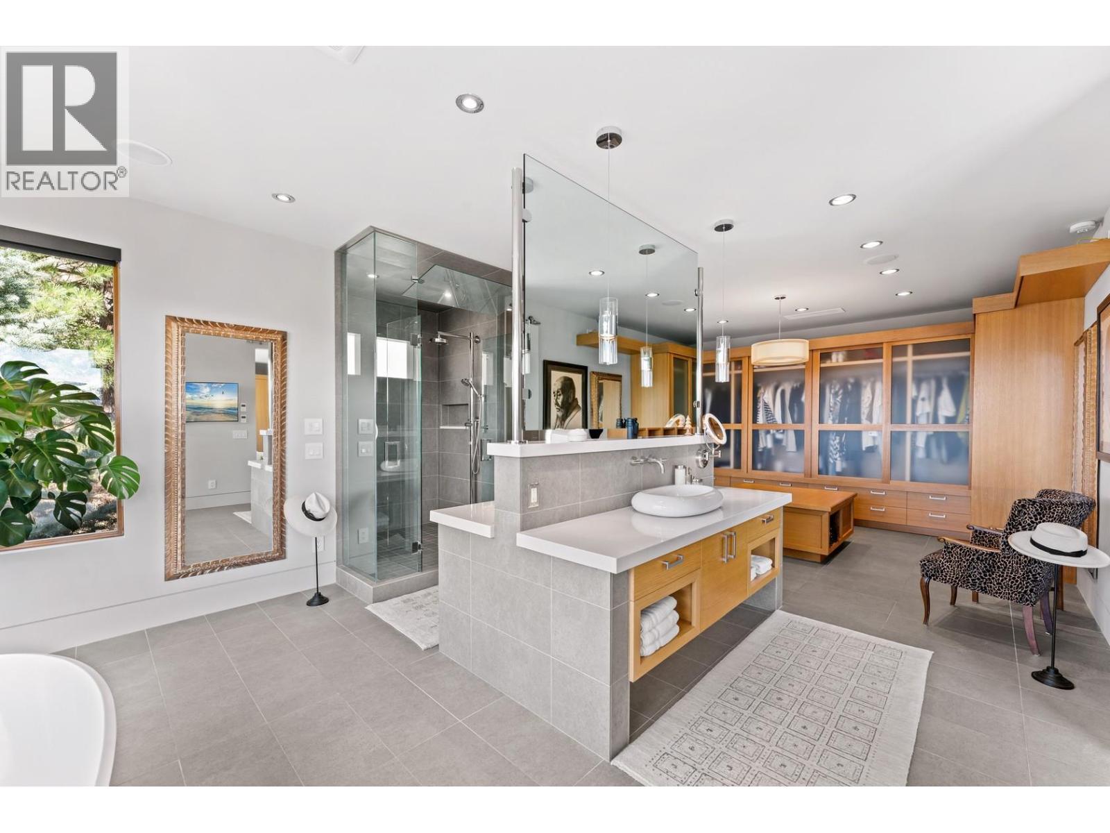 733 Forestridge Lane, Kelowna, BC - Indoor Photo Showing Other Room