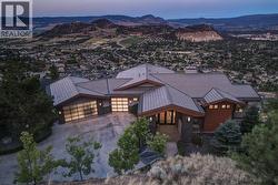 Views surround you from the back drop of bluffs from golf course, to valley to lake and city! -