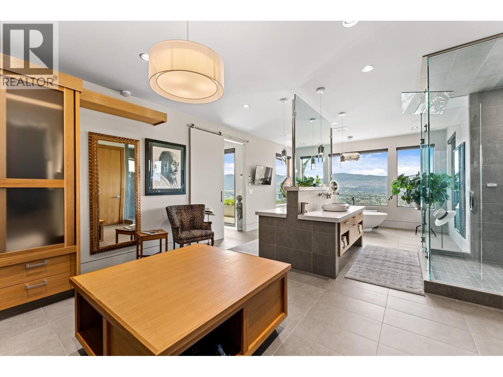 733 Forestridge Lane, Kelowna, BC - Indoor