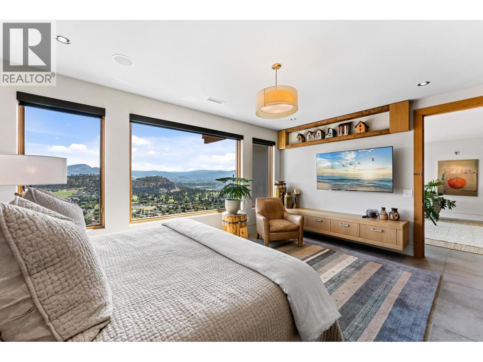 733 Forestridge Lane, Kelowna, BC - Indoor Photo Showing Bedroom