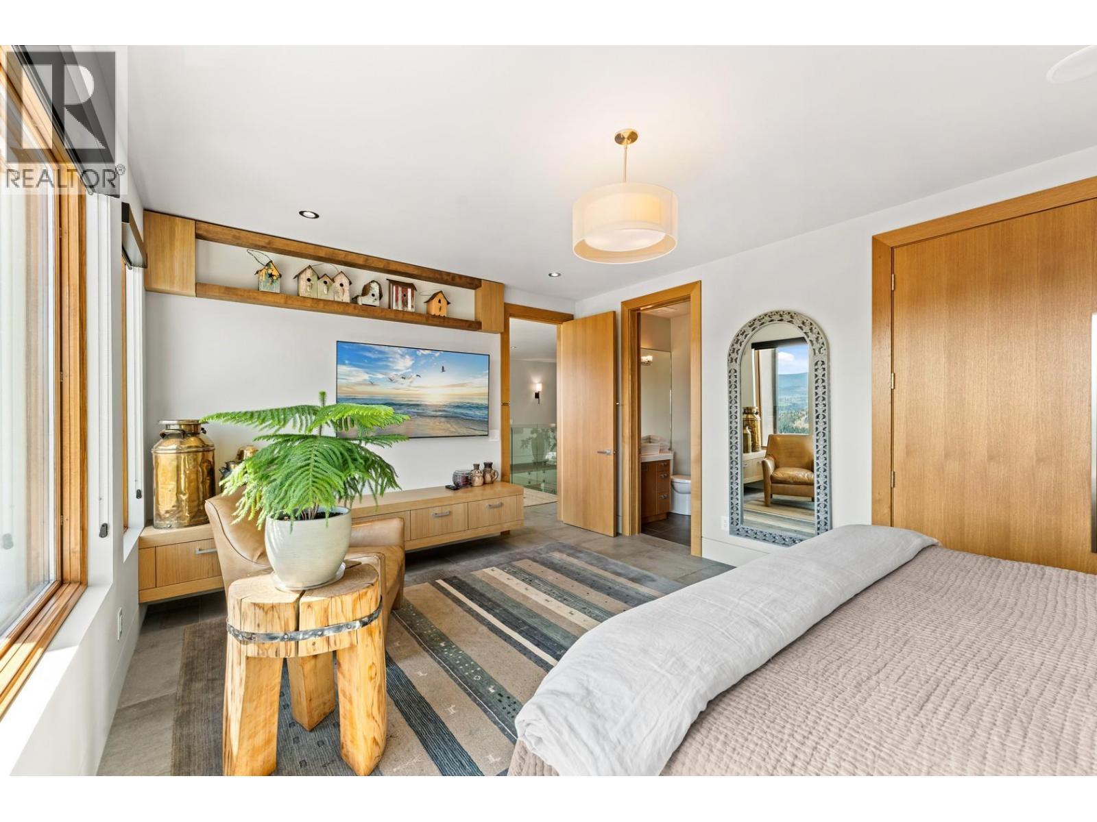 733 Forestridge Lane, Kelowna, BC - Indoor Photo Showing Bedroom