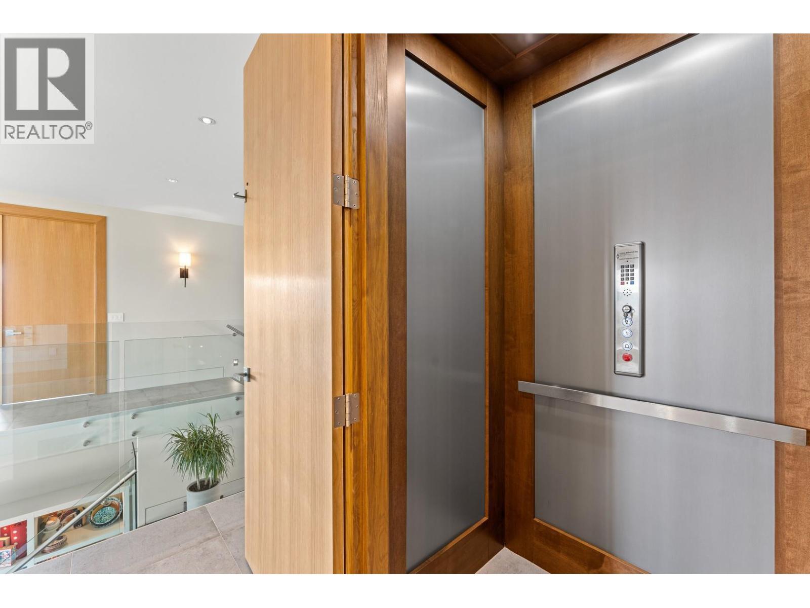 733 Forestridge Lane, Kelowna, BC - Indoor