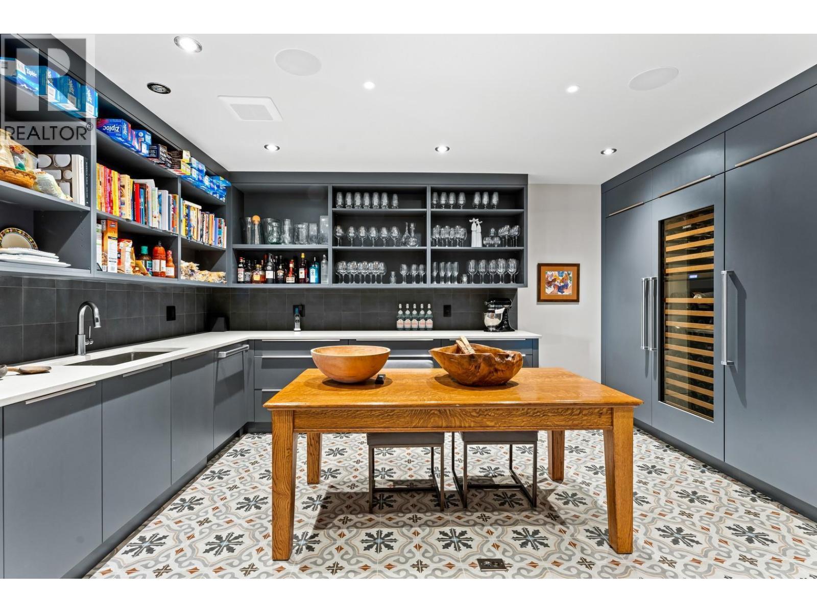 733 Forestridge Lane, Kelowna, BC - Indoor