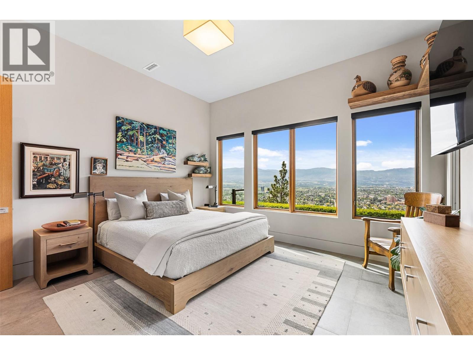 733 Forestridge Lane, Kelowna, BC - Indoor Photo Showing Bedroom