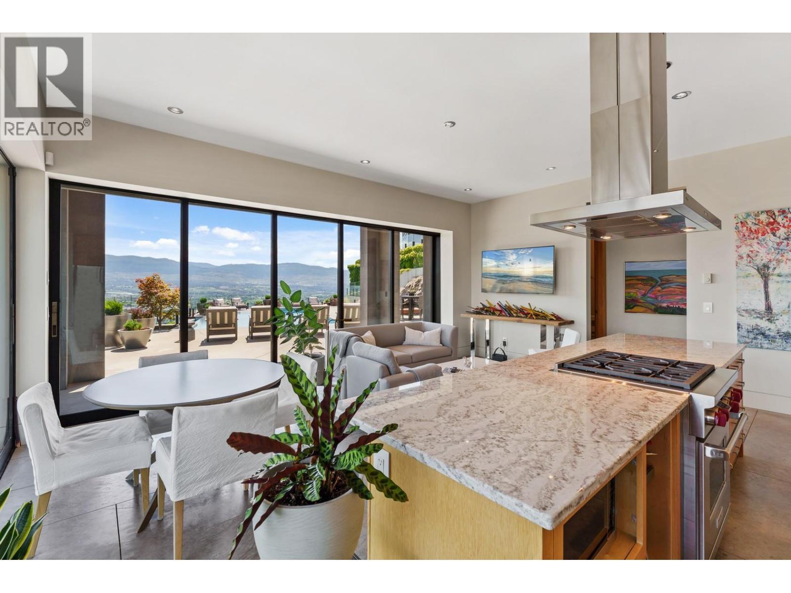 733 Forestridge Lane, Kelowna, BC - Indoor