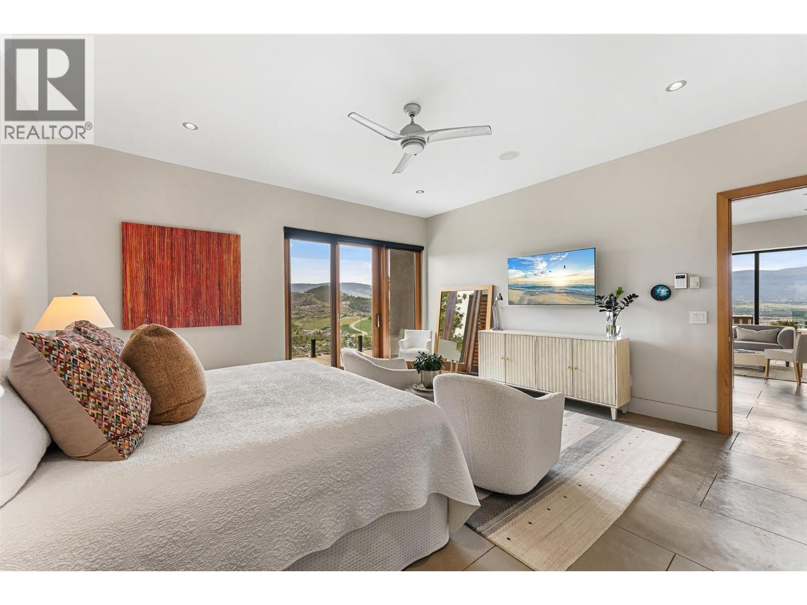 733 Forestridge Lane, Kelowna, BC - Indoor Photo Showing Bedroom