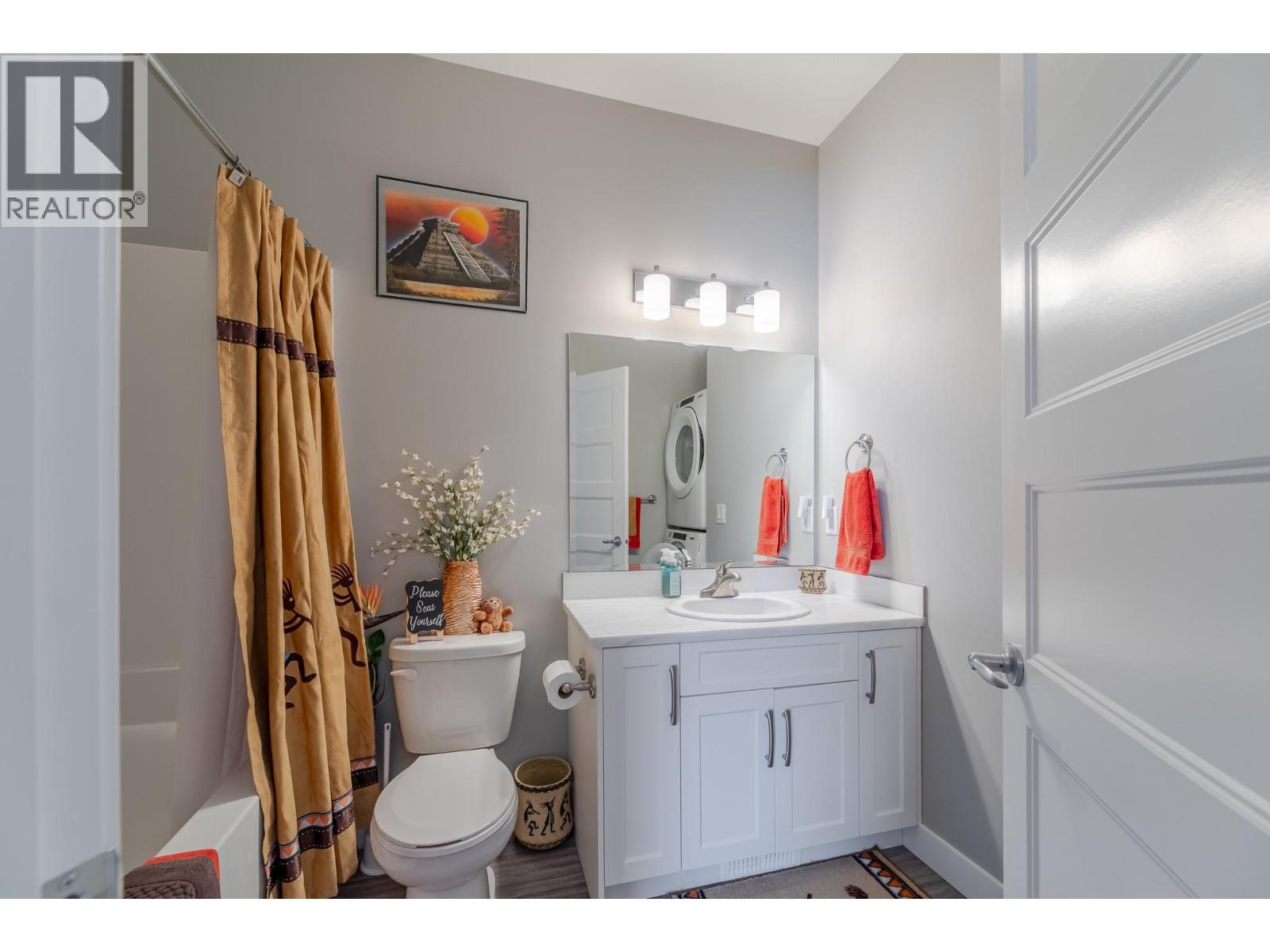 Guest bathroom - 4505 Mclean Creek Road Unit# G10, Okanagan Falls, BC