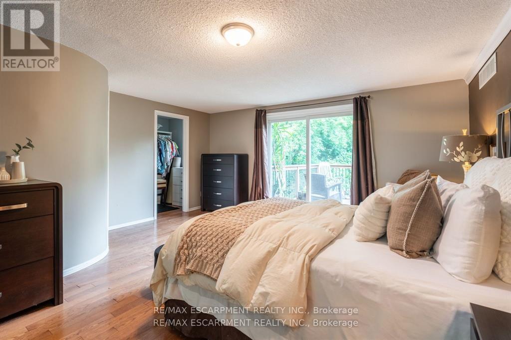 16 Flamingo Drive, Hamilton, ON - Indoor Photo Showing Bedroom