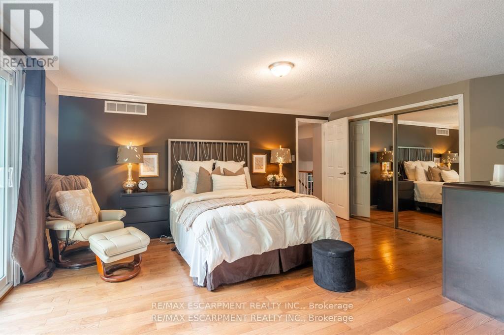 16 Flamingo Drive, Hamilton, ON - Indoor Photo Showing Bedroom