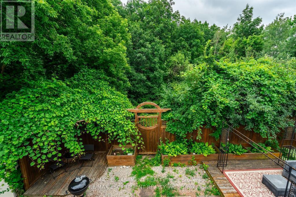 16 Flamingo Drive, Hamilton, ON - Outdoor